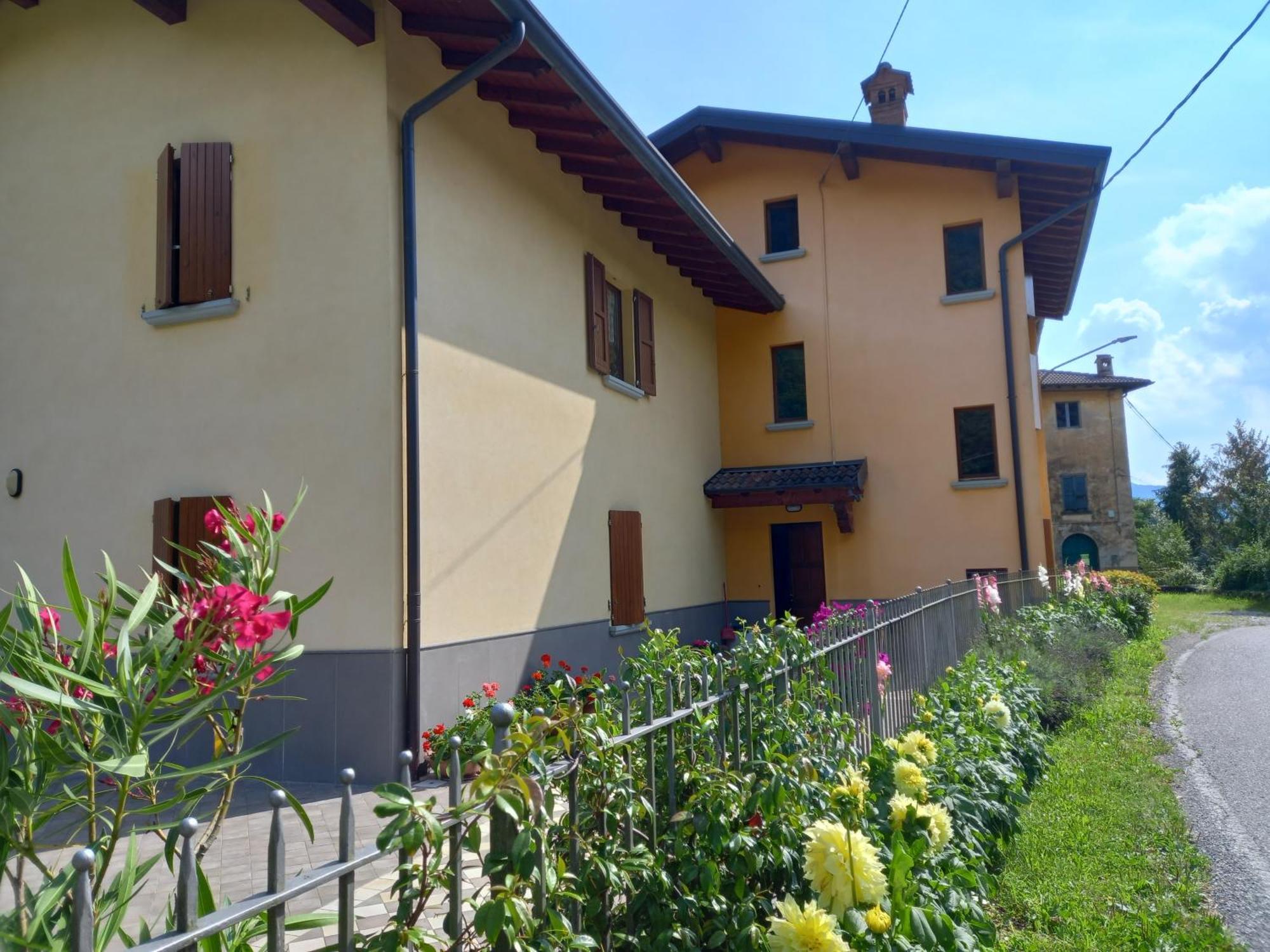 Casa Vacanze Tania Somendenna Exterior photo