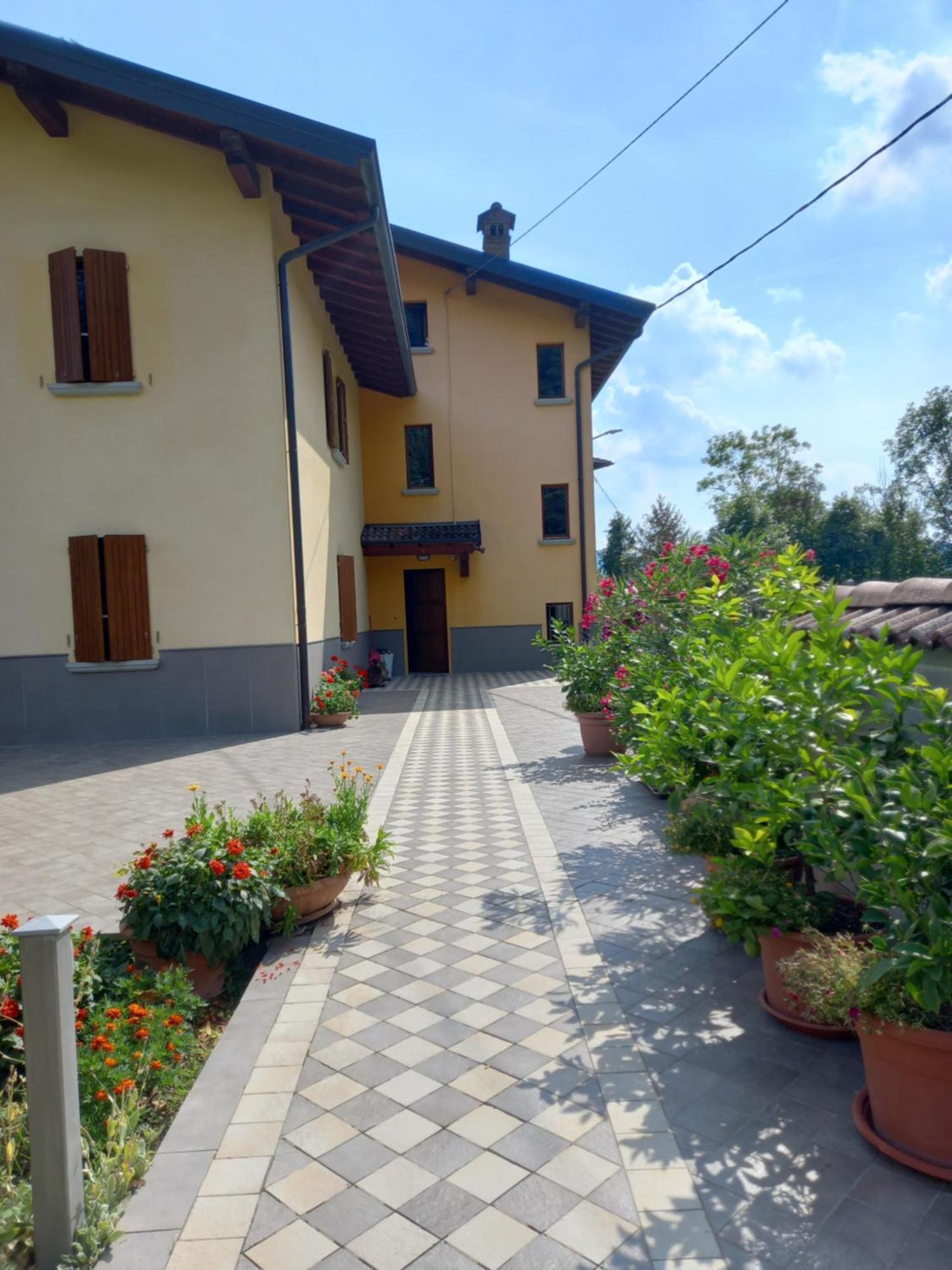 Casa Vacanze Tania Somendenna Exterior photo